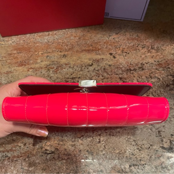 ❤️TRADED❤️YSL Saint Laurent HOT PINK patent LIKE NEW silver logo Vicky crossbody - Picture 4 of 15